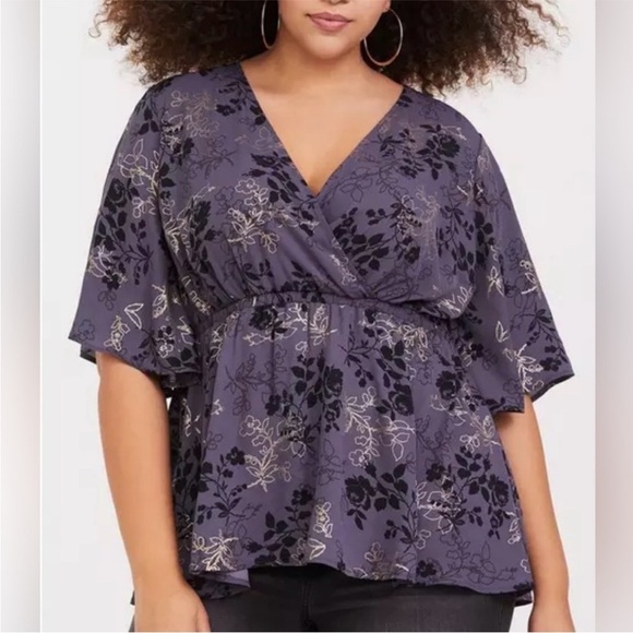 torrid Tops - Torrid Floral V-Neck Peplum Top, Size 00 (M/L 10), Purple/Black/Gold